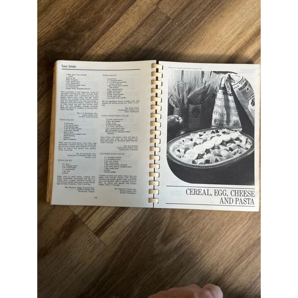 Vintage 1970 Garden Club Cookbook - Picture 6 of 7